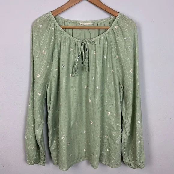 STYLE & CO Green Cotton Metallic ThreadTassel-Tie Peasant Top - Picture 3 of 7